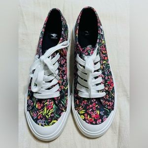 Rocket Dog Black & Pink Britton Floral Jumpin’ Sneakers